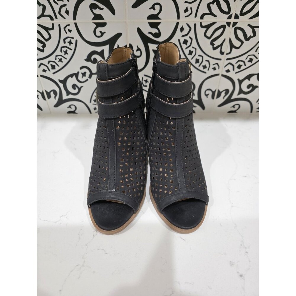 Women's size 7.5 Brash black cut-out peep-toe booties So Cute! - Picture 4 of 6
